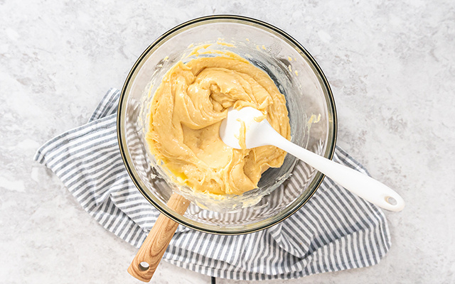 Esse é o recheio que vai deixar seus doces valendo milhões: ganache de Kinder Bueno cremosa