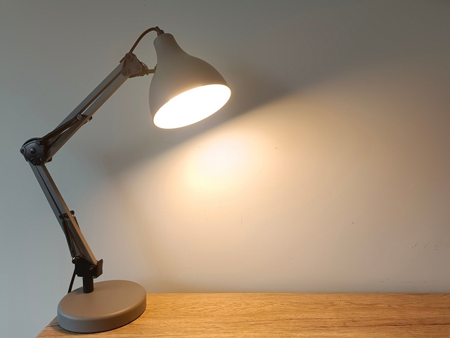 Achamos a luminária perfeita para deixar sua casa mais charmosa (e ela está em promoção)