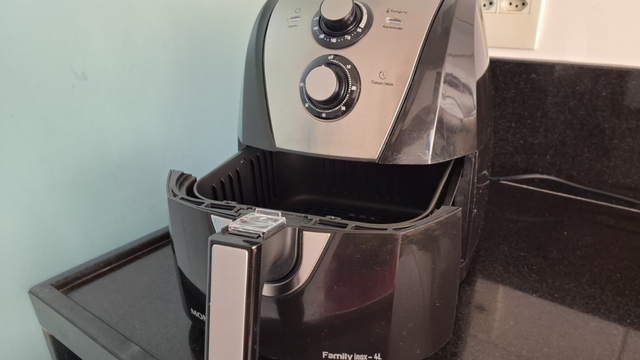 Alguns são extremamente perigosas: 7 erros comuns ao usar a airfryer que você deve parar agora
