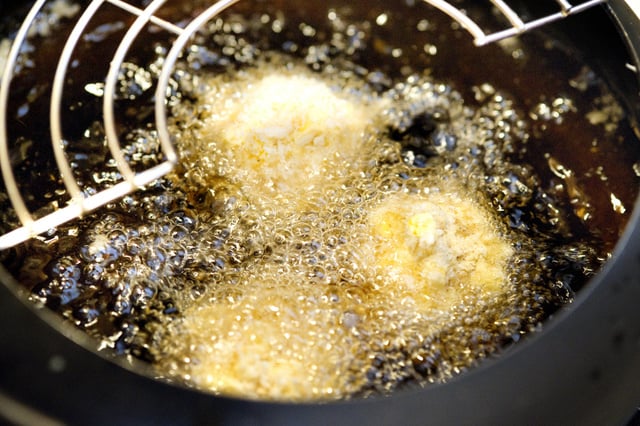 Como tirar cheiro de fritura da cozinha em poucos minutos com apenas um ingrediente simples