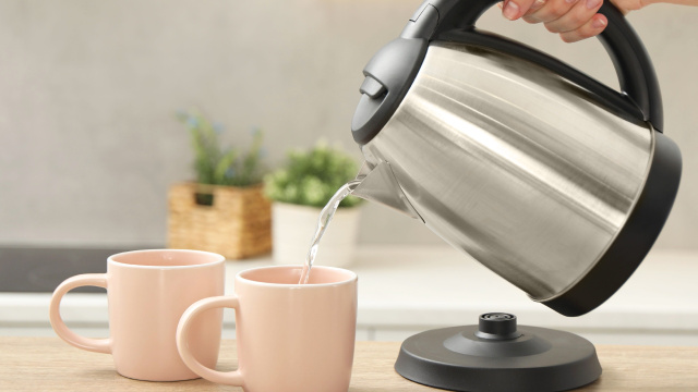 De Britânia a Philps Walita, veja 3 chaleiras elétricas por menos de R$ 200