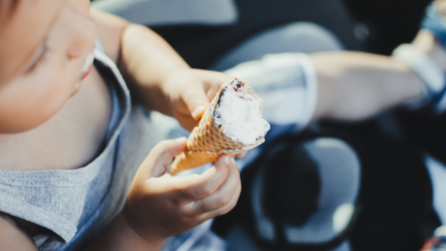 Não dê açúcar para crianças até 2 anos: estudo mostra os impactos alarmantes do ingrediente na saúde