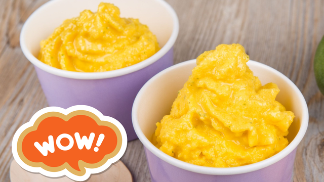 É só bater com gelo no liquidificador e você tem um lanche rápido com textura de sorvete e menos de 130 calorias