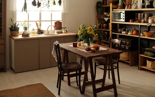 Cozinhas consideradas ultrapassadas estão voltando à moda: o estilo dos anos 2000 está ganhando uma segunda chance, e aqui está o porquê
