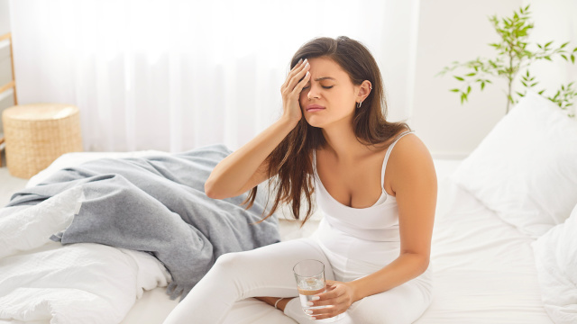 O kit de sobrevivência pós-Réveillon: 8 truques que fazem a ressaca sumir mais rápido