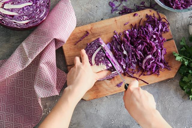 Quais os benefícios do repolho? Alimento enriquece dieta, mas nem todo mundo pode comer