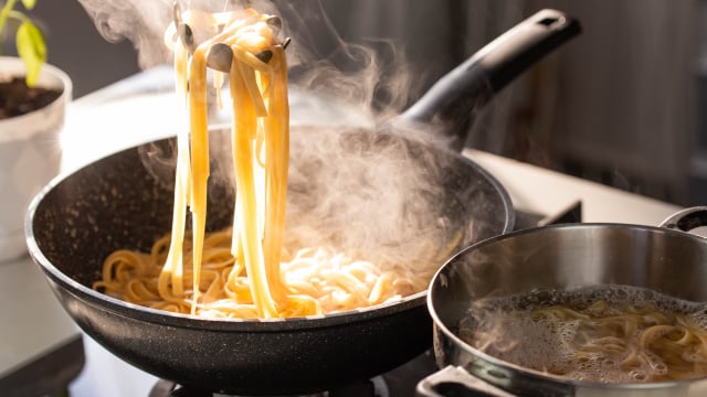 A panela wok é o utensílio ideal para presentear com um item de cozinha