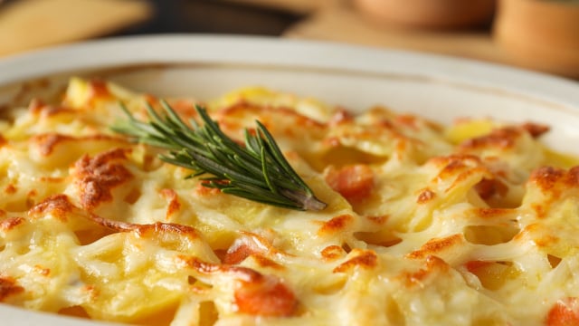 Batata, repolho e linguiça: a combinação econômica que vai virar sua favorita da semana