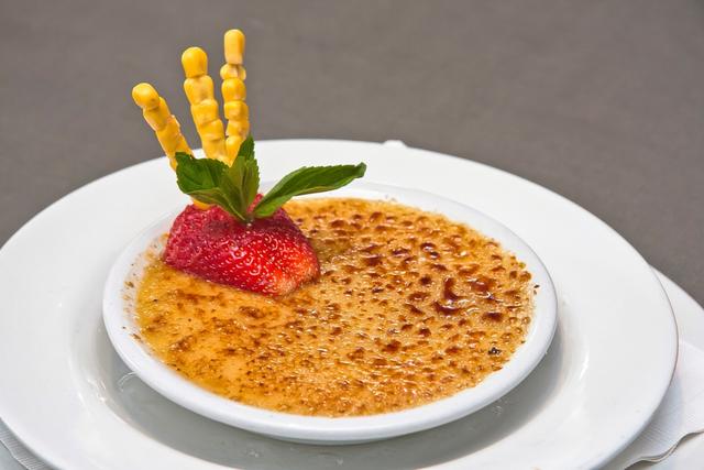 Quem prova, aprova: curau de milho brûlée é a receita de Festa Junina que vai adicionar um toque gourmet ao seu arraiá