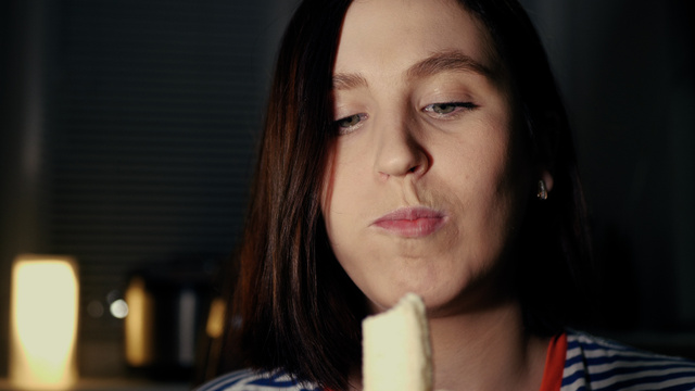 O que acontece no corpo de quem passa a comer 1 banana todos os dias à noite?