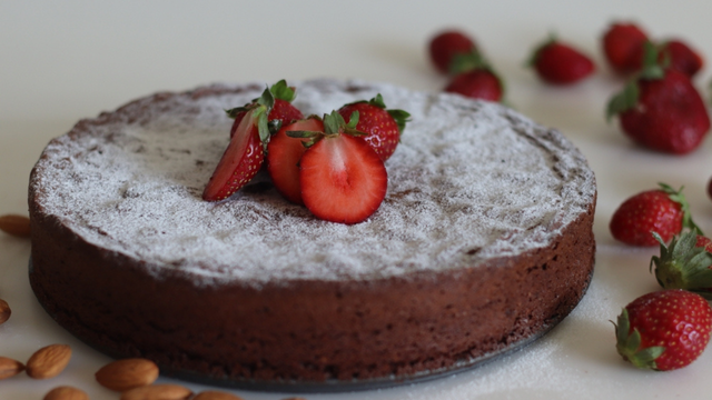 Torta Caprese de chocolate e amêndoas: o erro que criou a sobremesa mais amada da Itália; veja como fazer em casa