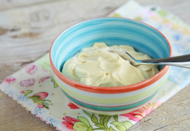 Maionese caseira de liquidificador: receita tem textura firme e não cansa o braço