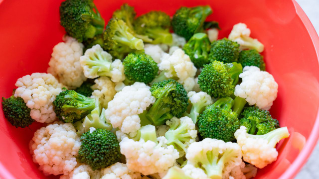 Brócolis e couve-flor estão entre os vegetais mais saudáveis e nutritivos para nossa saúde (Créditos: Shutterstock)