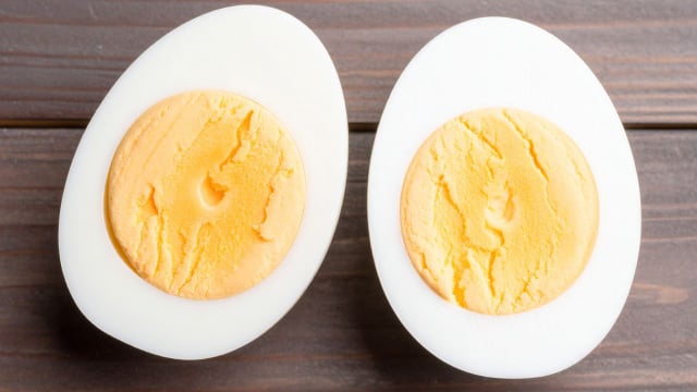 Aumente a absorção de proteínas! Uma nutricionista explica quais alimentos combinar com ovos cozidos pela manhã