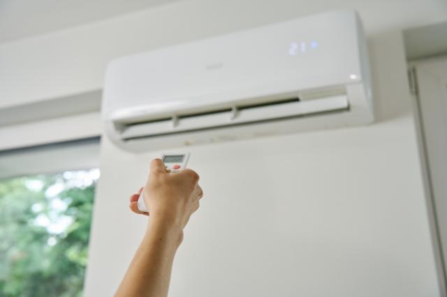 Com quantos anos você descobriu que usar o ar condicionado nessa temperatura deixa a sua conta 25% mais cara?