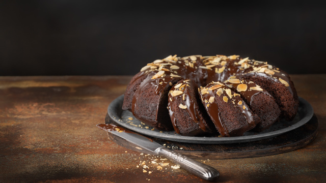 Bolo de chocolate com amêndoas, sem farinha, para ganhar massa muscular e perder peso