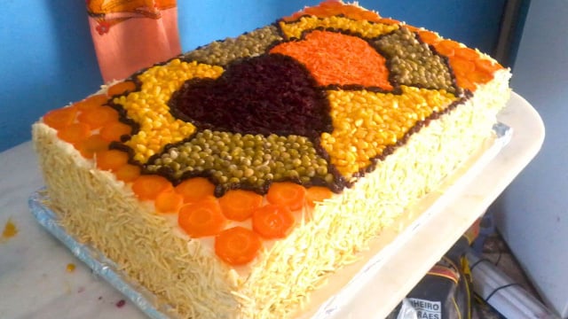 Sempre faço essa torta salgada de pão de forma cremosa e suculenta nos aniversários de família e é sucesso garantido