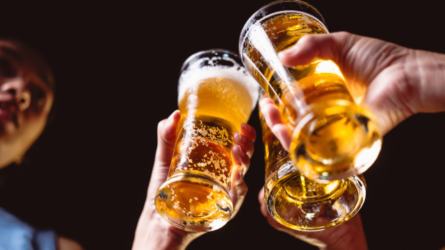 30g de proteína em 3 latas: nutricionista revela a verdade sobre a cerveja proteica e seus benefícios