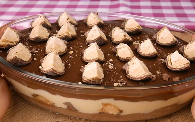 A torta de bombom à moda antiga que vira a sobremesa de Natal perfeita para compartilhar com a família após a ceia