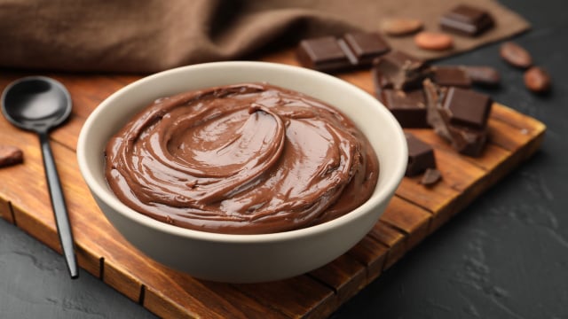 Não é o ovo, nem a manteiga: esse é o segredo para fazer uma mousse de chocolate cremosa
