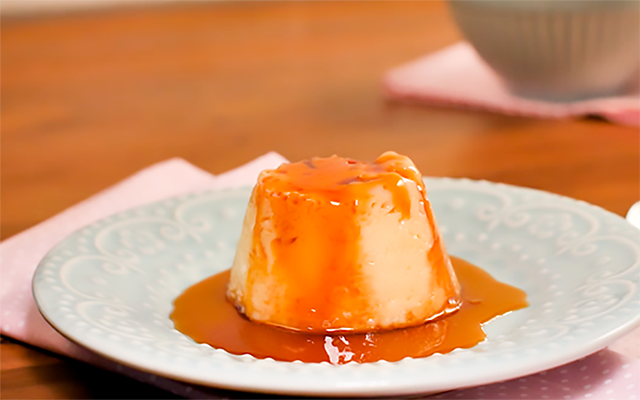 Pudim de leite condensado na caneca: receita deliciosa que fica pronta 3 minutos para quem mora sozinho!