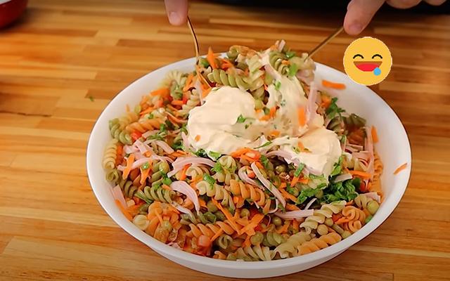 Macarronese de Ano-Novo: como fazer a salada de macarrão supercremosa que sempre me pedem a receita