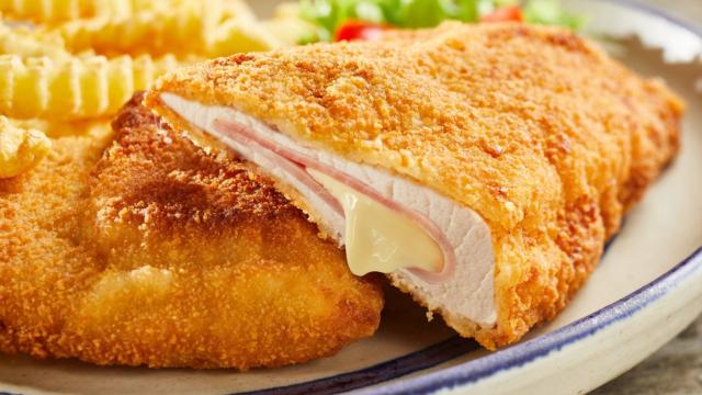 Macio e cremoso, esse filé peito de frango recheado faz o maior sucesso na minha casa