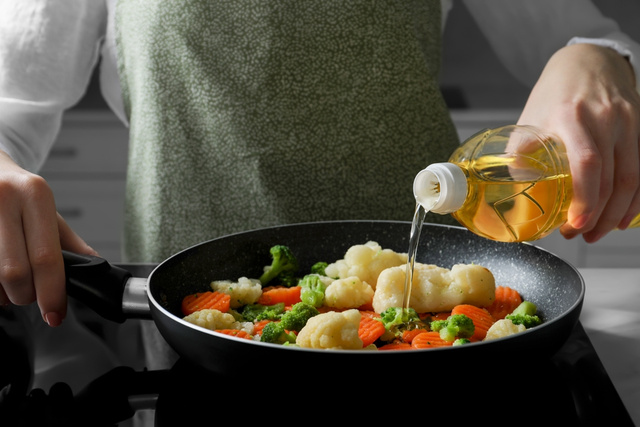 Ao contrário da crença popular, este óleo muito utilizado na culinária não é o ideal para a saúde