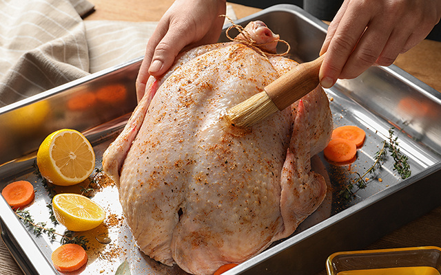 Essa é a melhor marinada para peru que você vai fazer nesse Natal e fica uma delícia também com frango ou Chester!