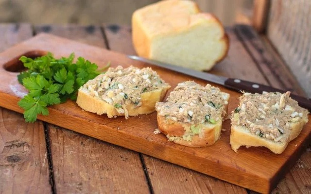 O patê de sardinha combina com pães e torradas (Créditos: TudoGostoso)