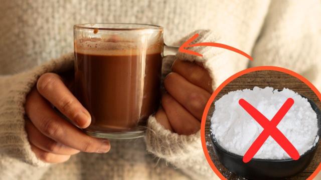 Chocolate quente cremoso que minha avó fazia (sem amido!) é a receita perfeita para alegrar a segunda-feira fria!