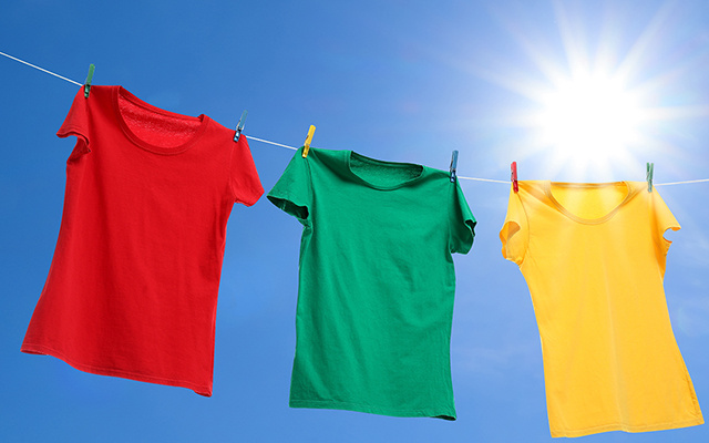 Por que especialistas recomendam secar roupas ao ar livre em outubro e como isso protege a sua saúde