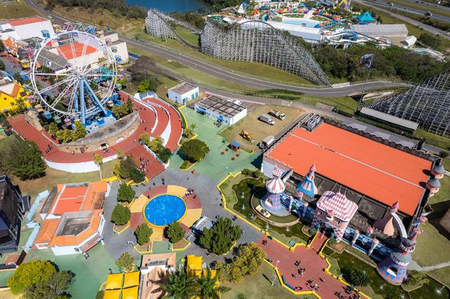 O Hopi Hari é um parque bem conhecido e que ainda fica perto de outra atração, o Wet'n Wild (Créditos: Shutterstock/pauloalberto82)