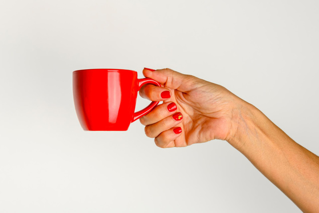 Estudo de Harvard levou 30 anos: o que acontece com as mulheres que tomam café todos os dias; impacto no envelhecimento é revelado