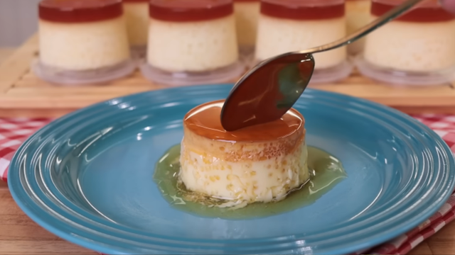 Pudim de pote é a sobremesa perfeita para levar na marmita e deixar seus colegas de trabalho babando