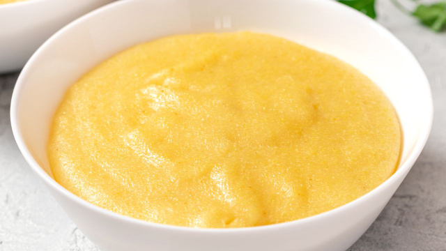 Aprenda o segredo para fazer polenta mole simples, mas muito saborosa e deixar todo mundo querendo mais