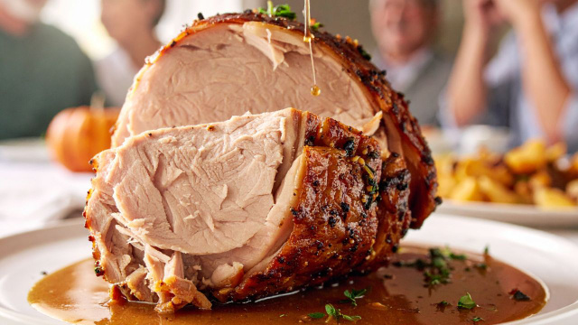 O quilo do tender não cabe no orçamento? Substitua por um desses cortes suínos incríveis para impressionar na ceia de Natal