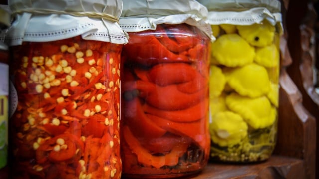 Truques simples impede que vegetais da conserva amoleçam (Créditos: Canva)