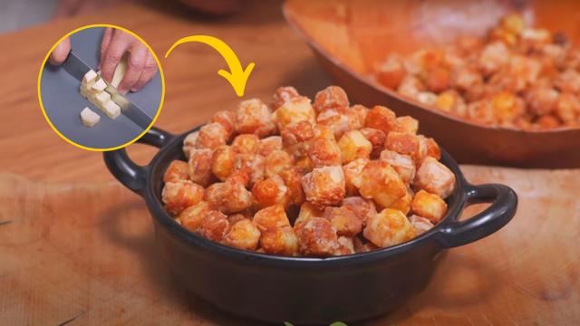 É melhor que pipoca! Esse petisco de queijo coalho crocante é extremamente irresistível e perfeito para um cineminha em casa