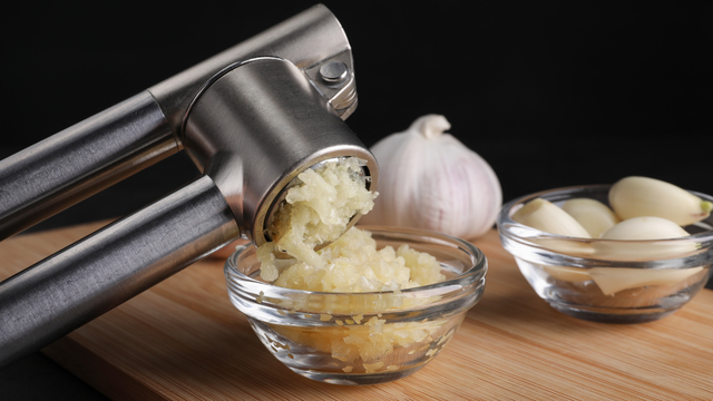 Espremedor de alho: as opções mais diferentes e interessantes para ter na cozinha