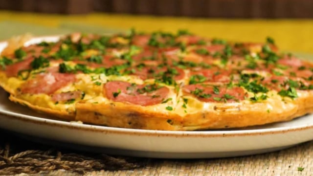 A combinação de batata com calabresa fica uma delícia (Créditos: TudoGostoso)