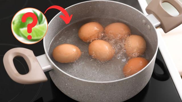 Use esse ingrediente simples na água para cozinhar os ovos e veja como será fácil tirar a casca!