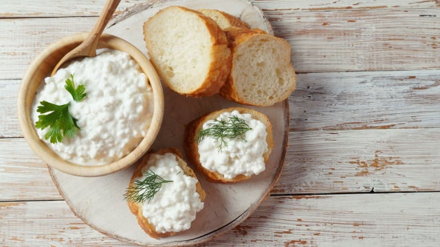O cottage vem ganhando muita popularidade entre quem precisa aumentar o consumo de proteínas na alimentação (Créditos: Shutterstock)