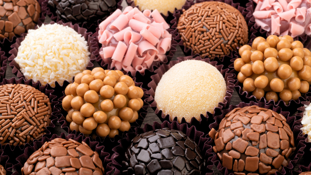 Saiba mais sobre a origem do brigadeiro e como prepará-lo em casa com poucos acessórios