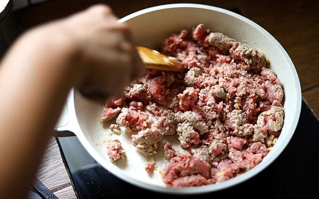 Depois que aprendi esse truque, nunca mais fiz carne moída sem graça: ela fica soltinha, úmida e muito mais gostosa