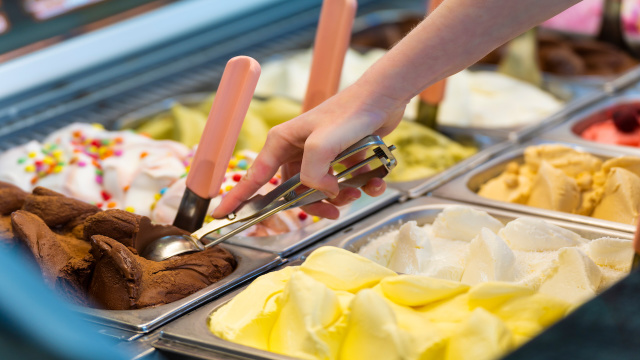 Qual é a diferença entre sorvete e gelato? Qual deles agrada mais quem gosta de um doce gelado?