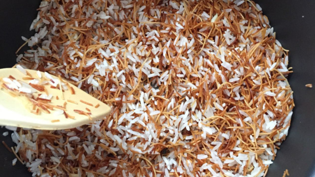 Simples e fácil: a clássica receita de arroz sírio feita com macarrão cabelinho de anjo é perfeita para a ceia de Natal
