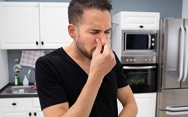 Nem vinagre, nem limão: o truque simples para grelhar peixes sem deixar a cozinha toda fedendo