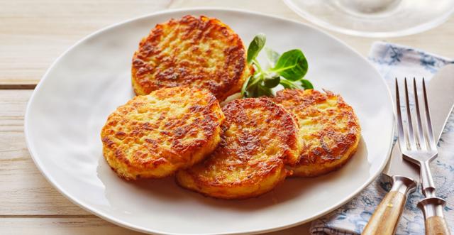 Chef revela receita de panquecas de batata com queijo: perfeito pra quem enjoou de purê e quer um prato suculento