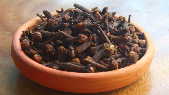 Adeus cheiro de fritura: o truque do cravo-da-índia para perfumar a casa hoje